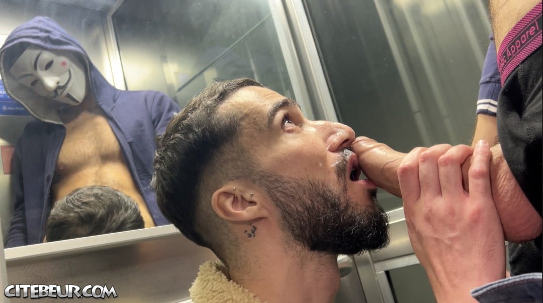 A l’arrache dans l’ascenseur